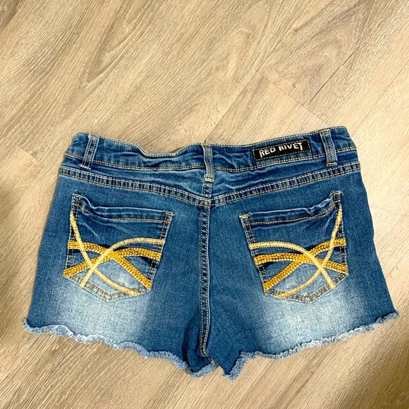 Red river jeweled Jean shorts - Picture 4 of 4